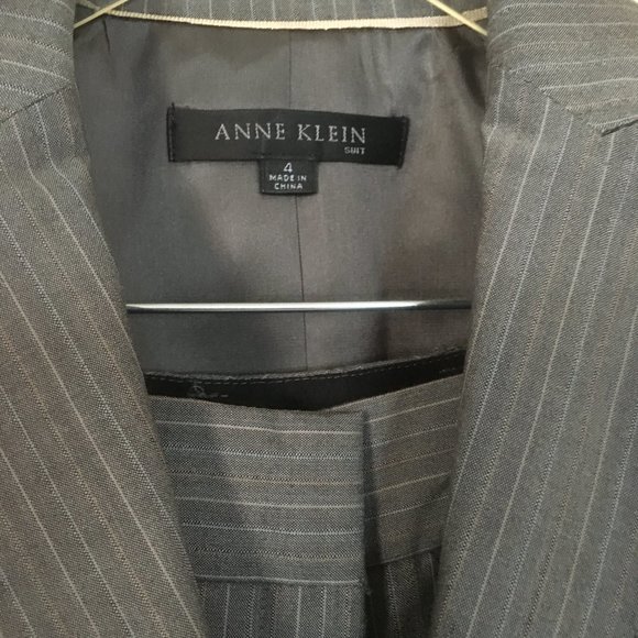 Anne Klein two piece Suit - Picture 8 of 9